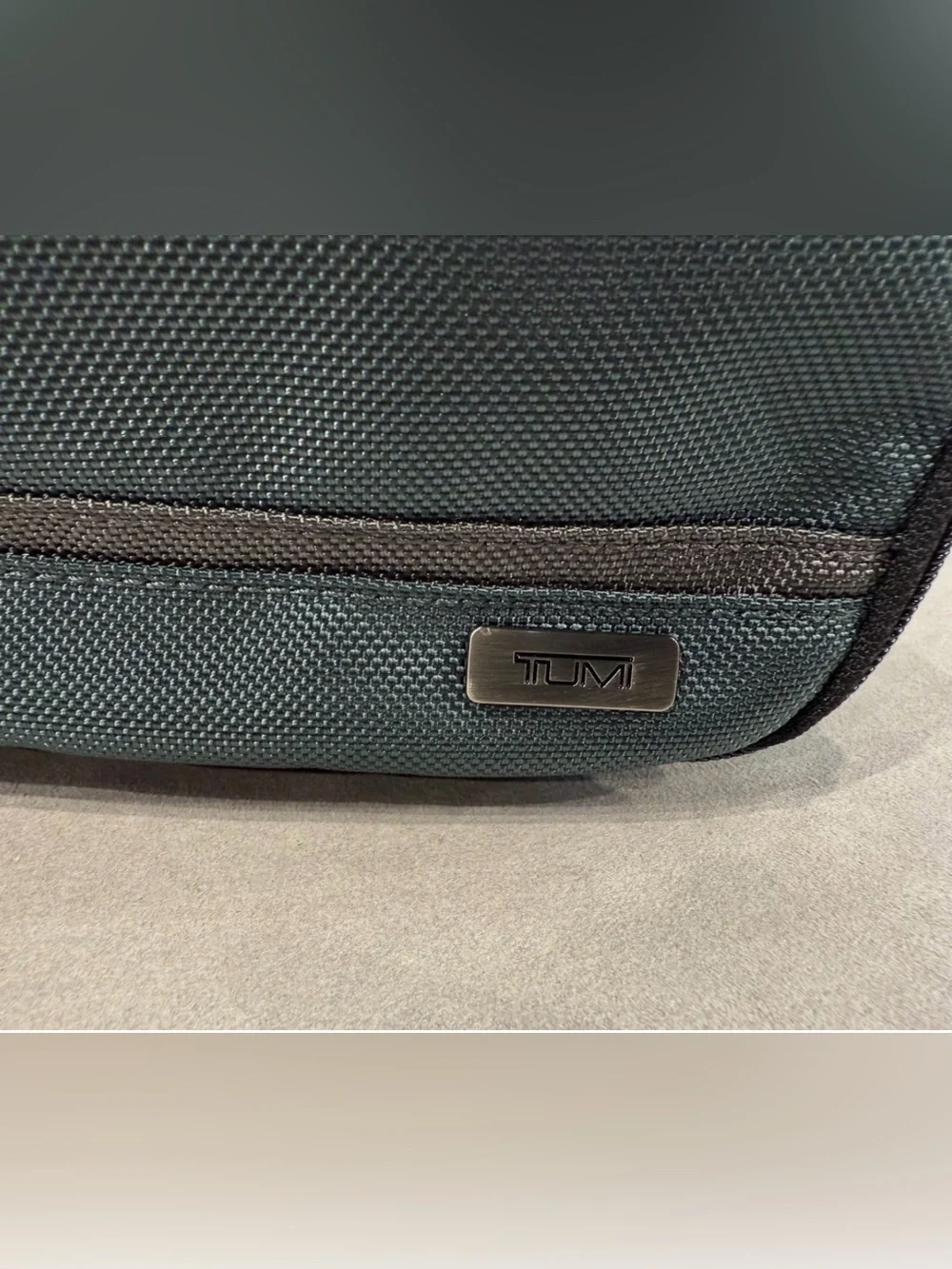 NEW TUMI Zippered CUBE TRAVEL POUCH - Cosmetic Bag - DARK OPAL GREEN